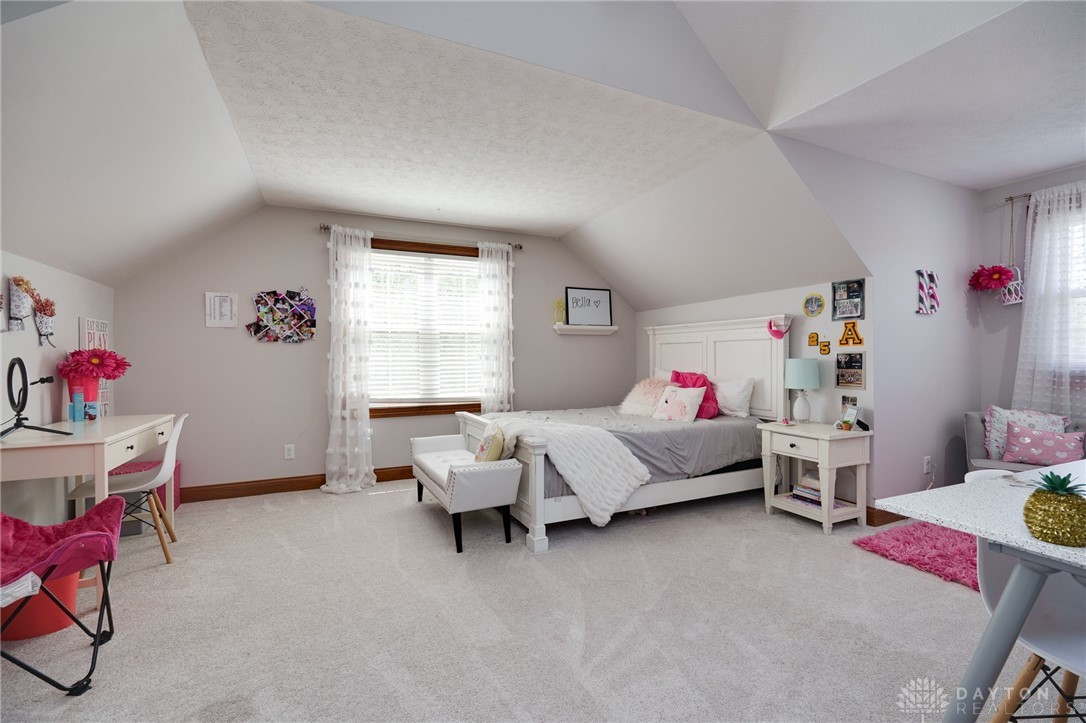 10 Meadow Brook Drive