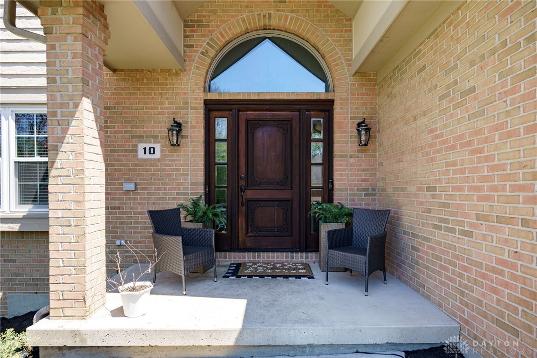 10 Meadow Brook Drive