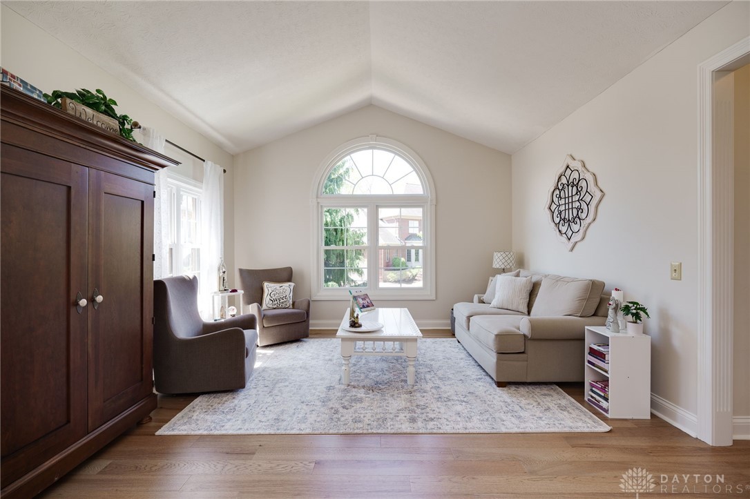 10 Meadow Brook Drive