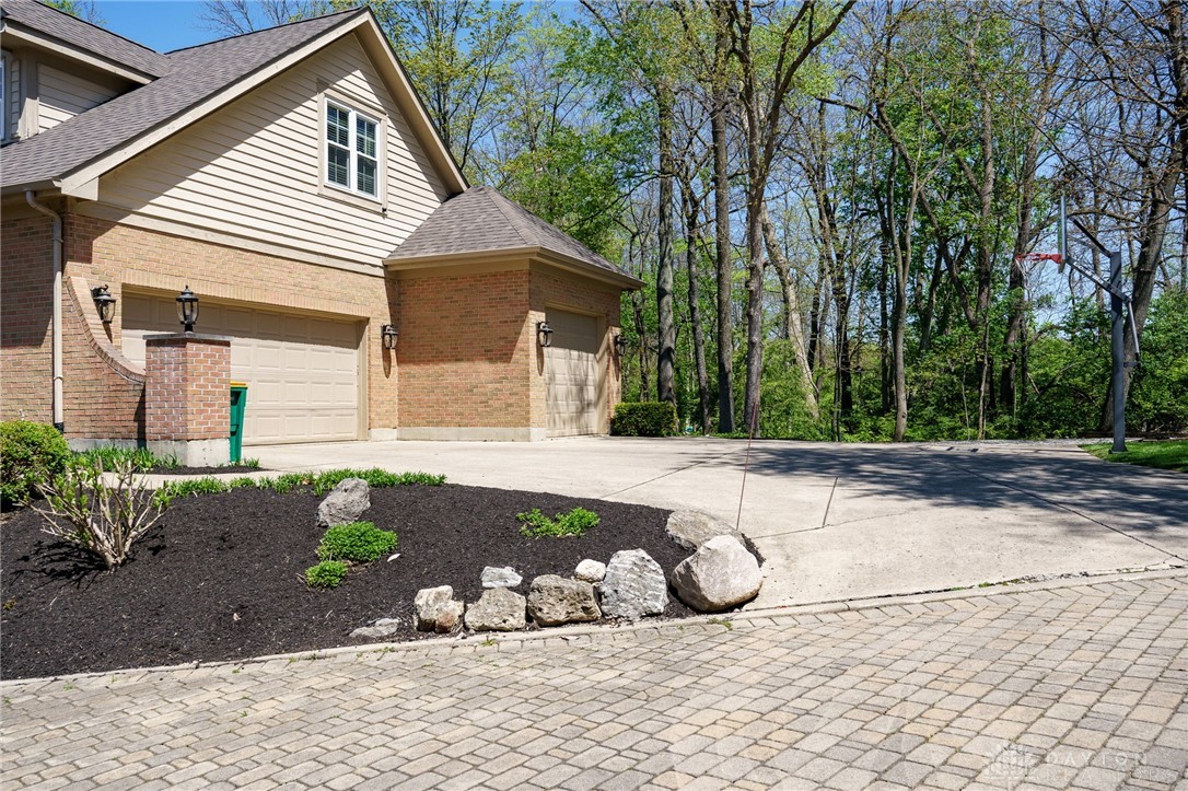 10 Meadow Brook Drive