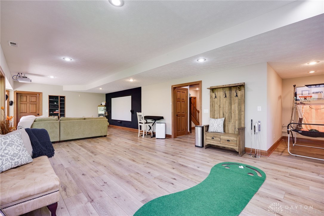 10 Meadow Brook Drive