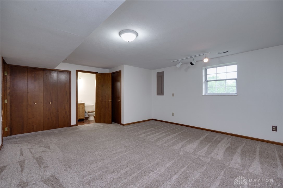 1902 S Springcrest Court