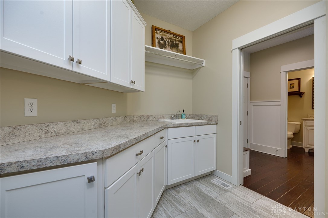 8554 Silver Oak Court