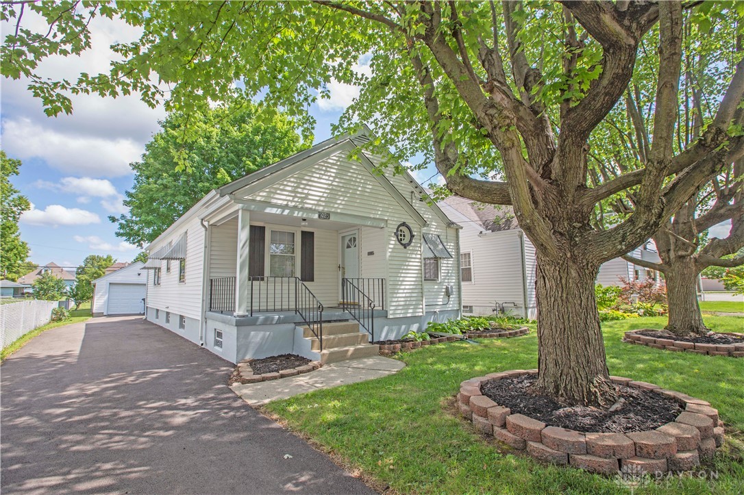 1025 Bellaire Avenue