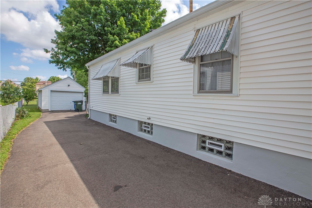 1025 Bellaire Avenue