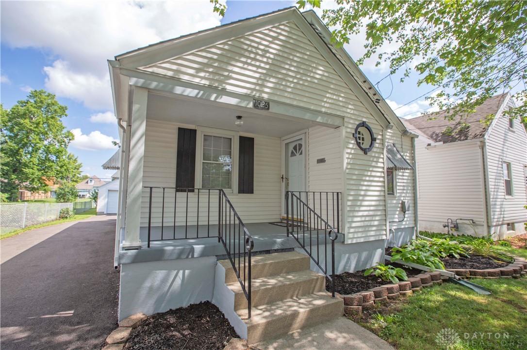 1025 Bellaire Avenue