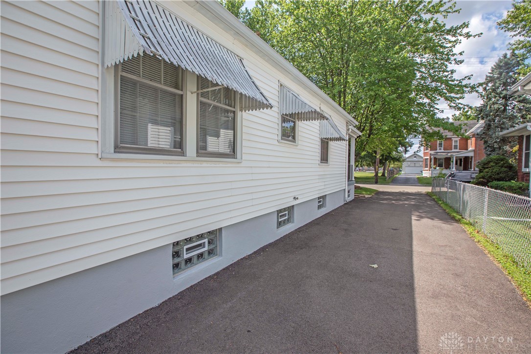 1025 Bellaire Avenue