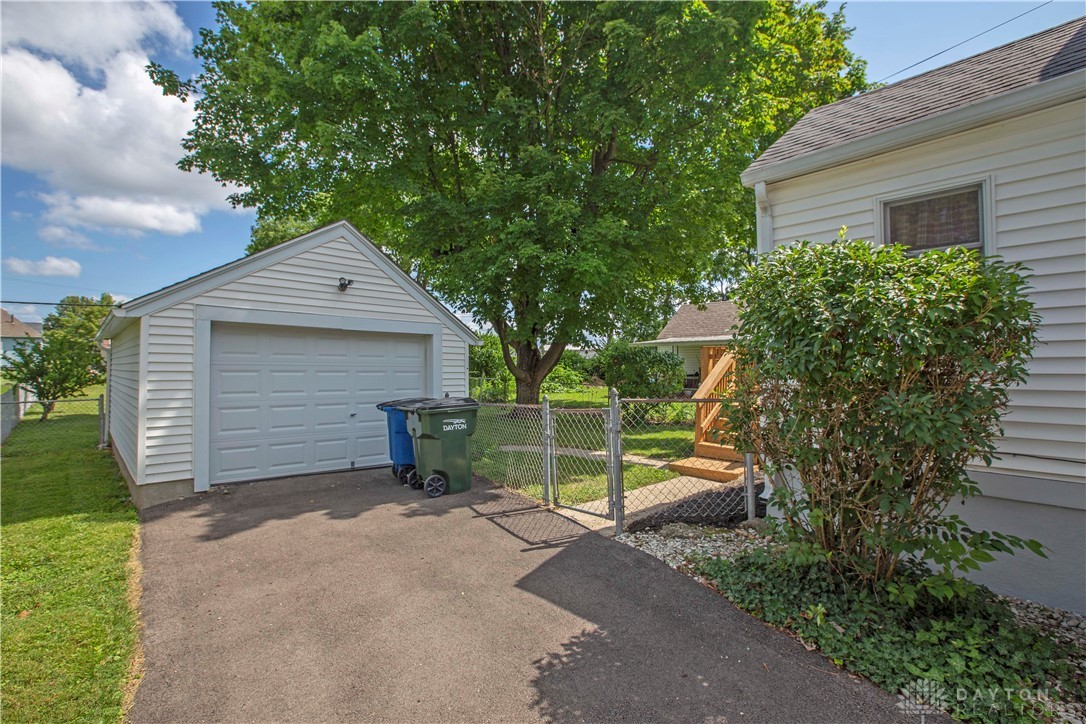 1025 Bellaire Avenue