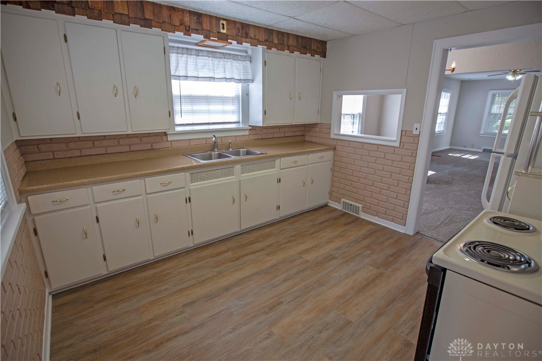 1025 Bellaire Avenue