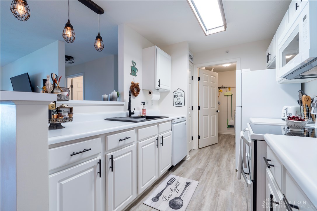 1982 Waterstone Boulevard 103