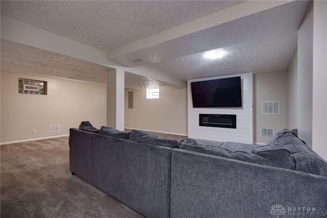 4225 Forest Ridge Boulevard