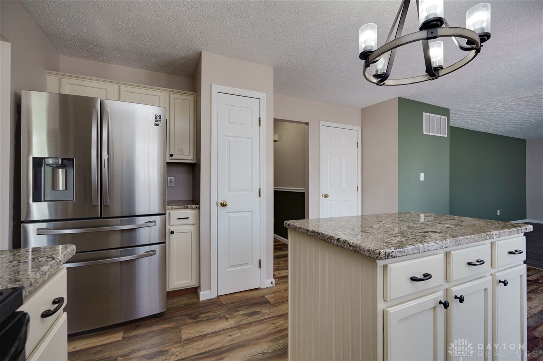 4225 Forest Ridge Boulevard