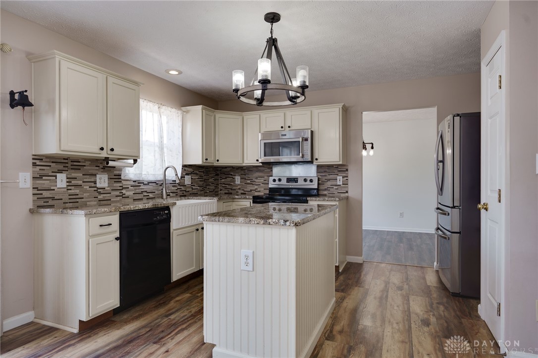 4225 Forest Ridge Boulevard