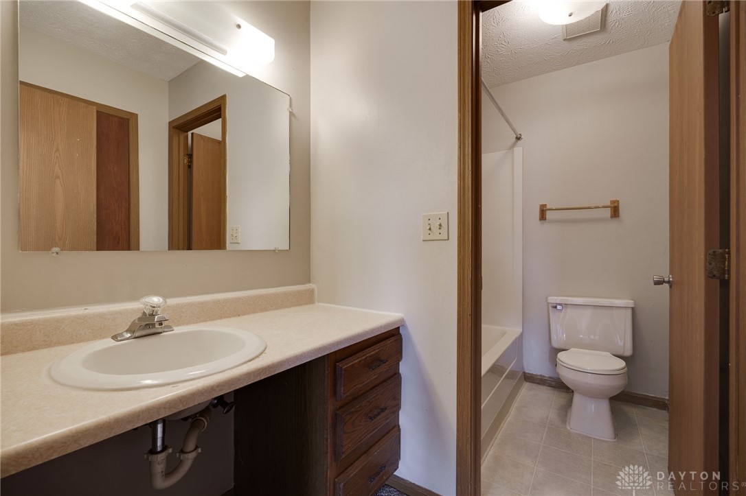 208-214 E Main Street