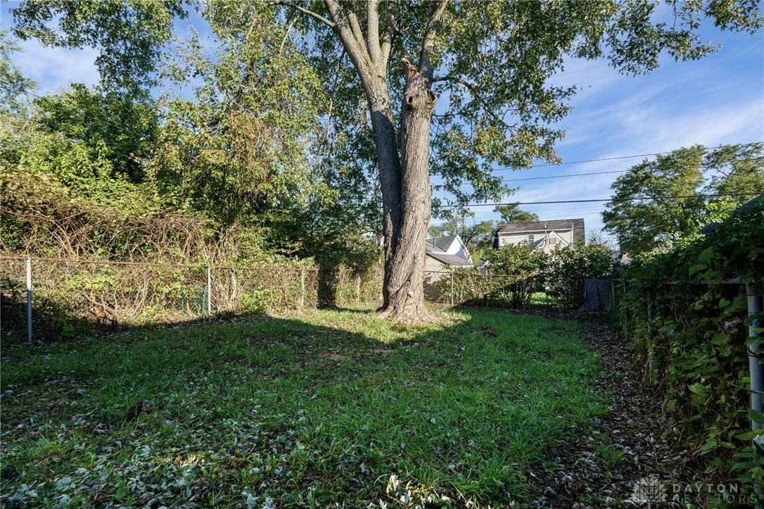 4033 Woodcliffe Avenue