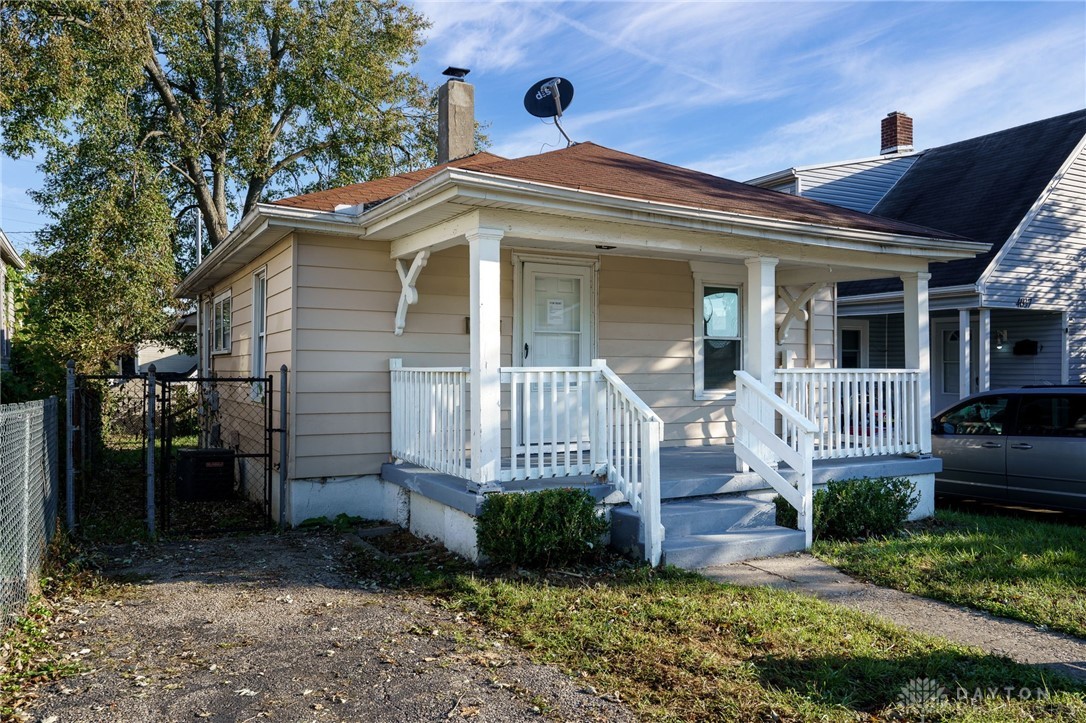 4033 Woodcliffe Avenue