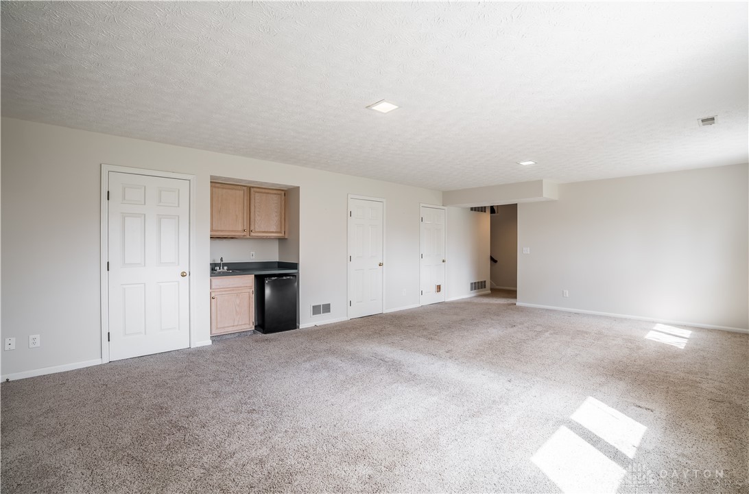 10680 Meadowfields Court