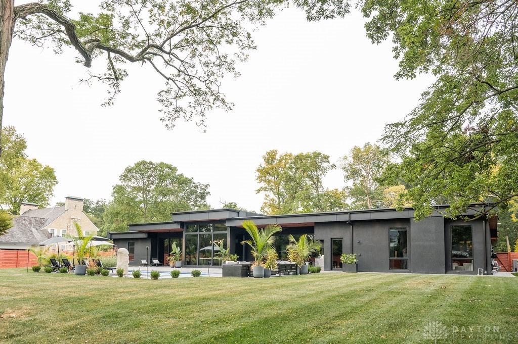 2360 Signal Hill Road