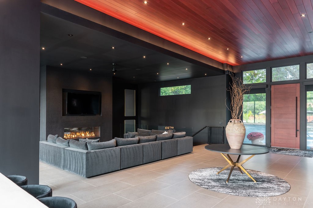 2360 Signal Hill Road