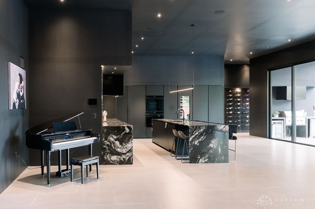 2360 Signal Hill Road