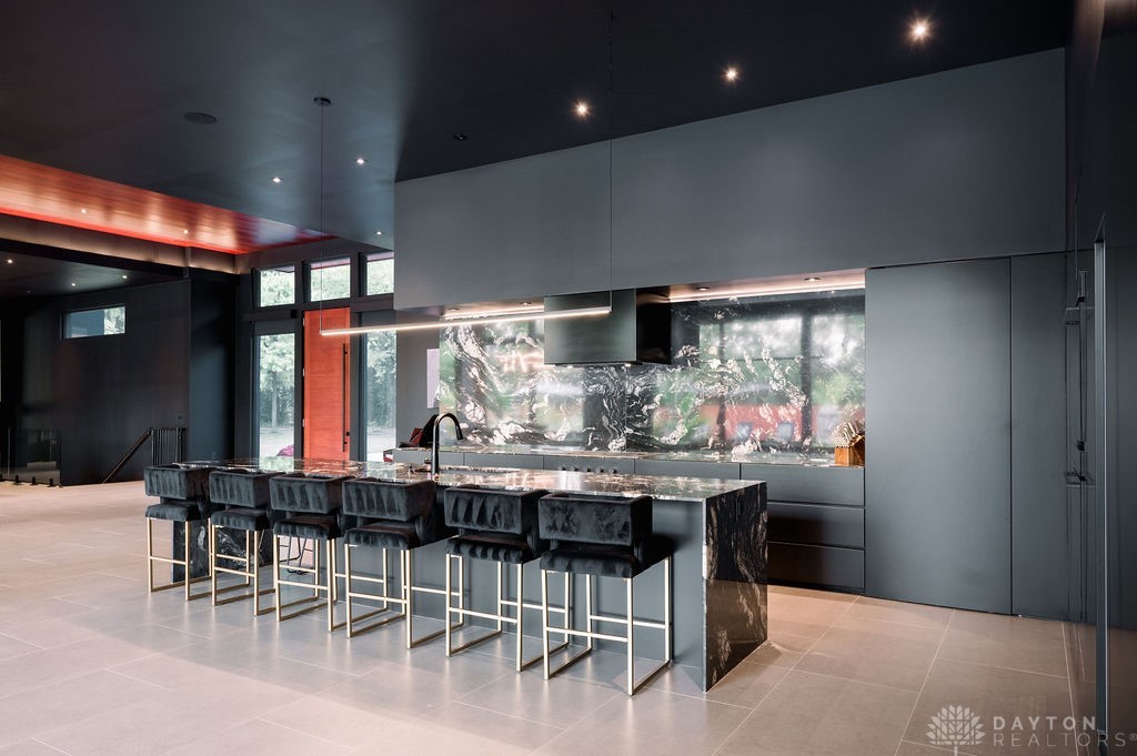 2360 Signal Hill Road