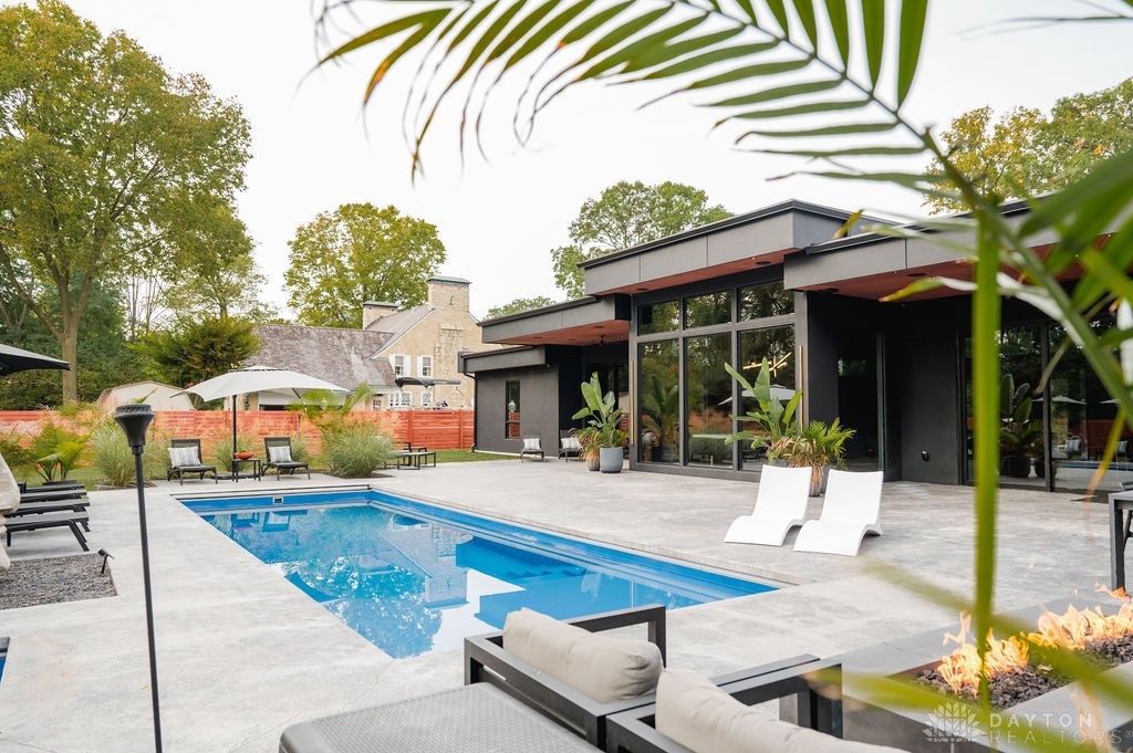 2360 Signal Hill Road