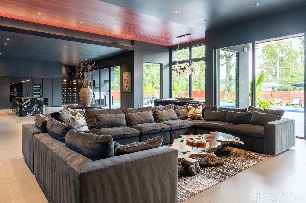 2360 Signal Hill Road