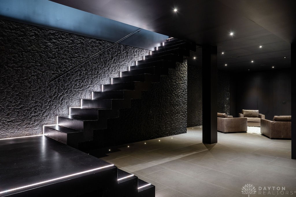 2360 Signal Hill Road