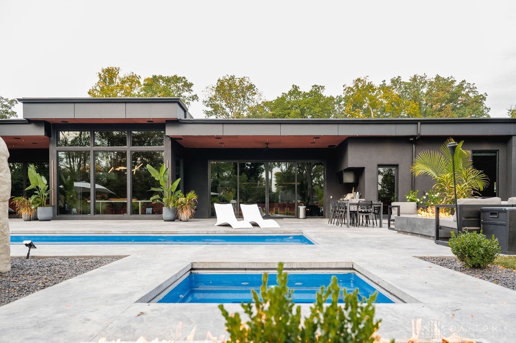 2360 Signal Hill Road