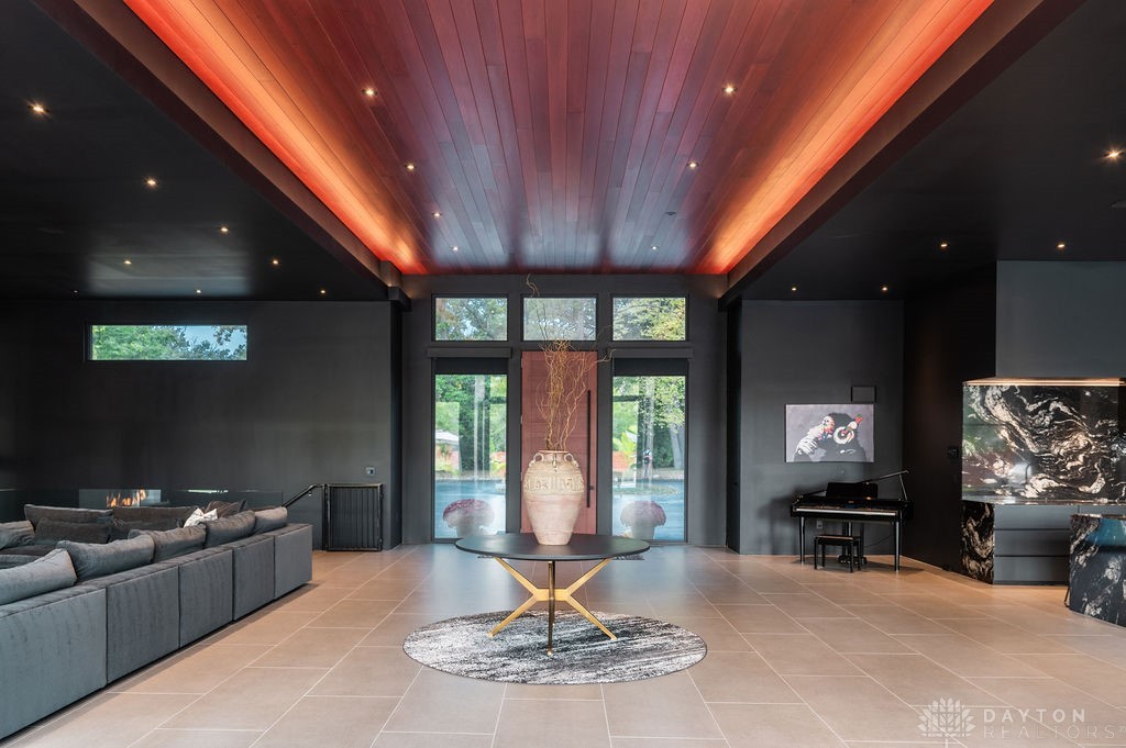 2360 Signal Hill Road