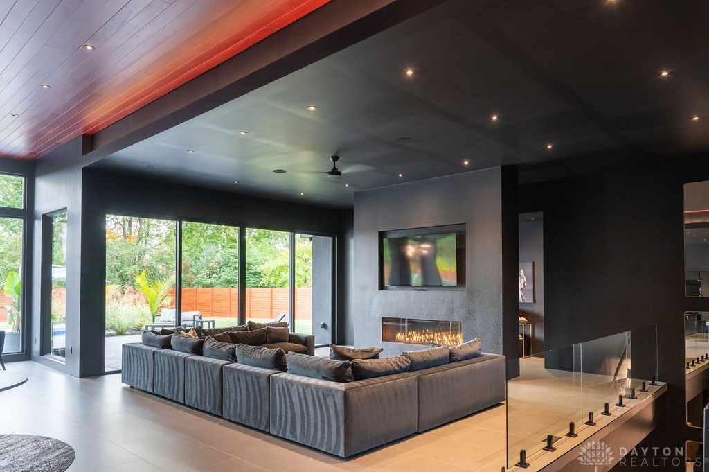 2360 Signal Hill Road