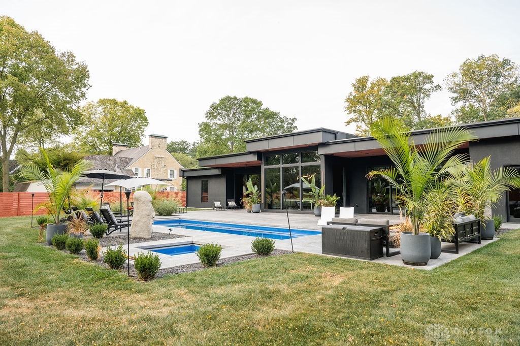 2360 Signal Hill Road