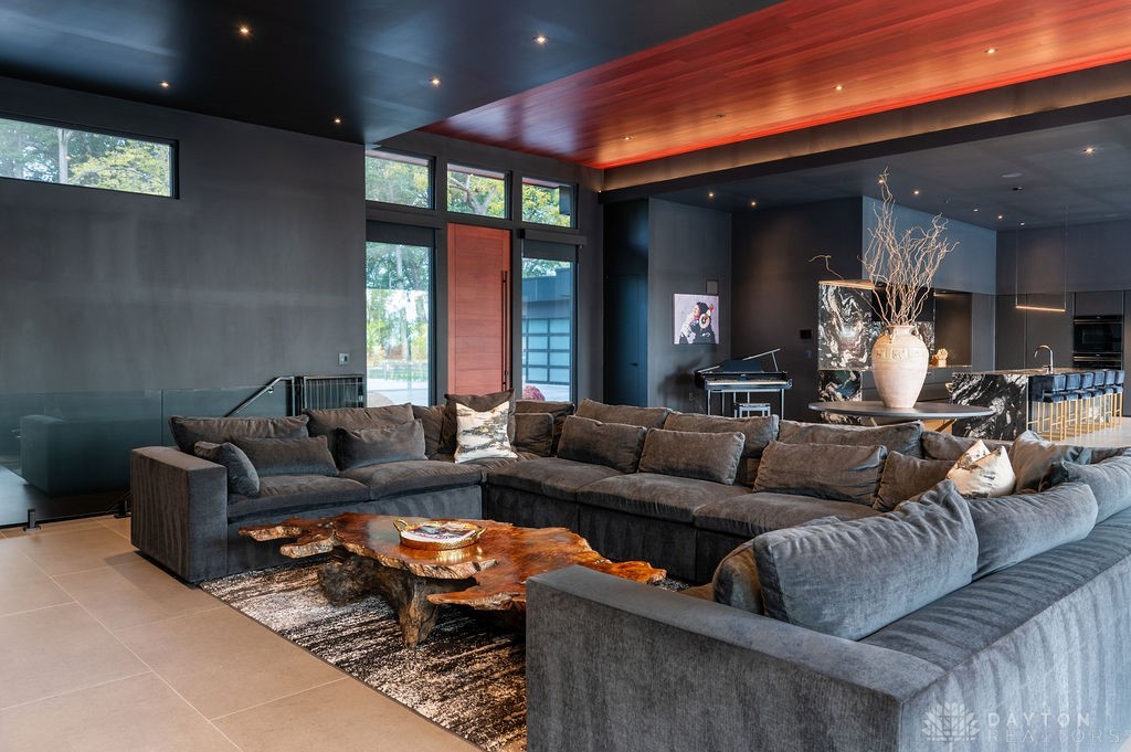 2360 Signal Hill Road