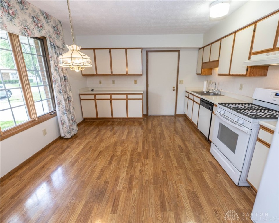 6820 Willow Creek Drive