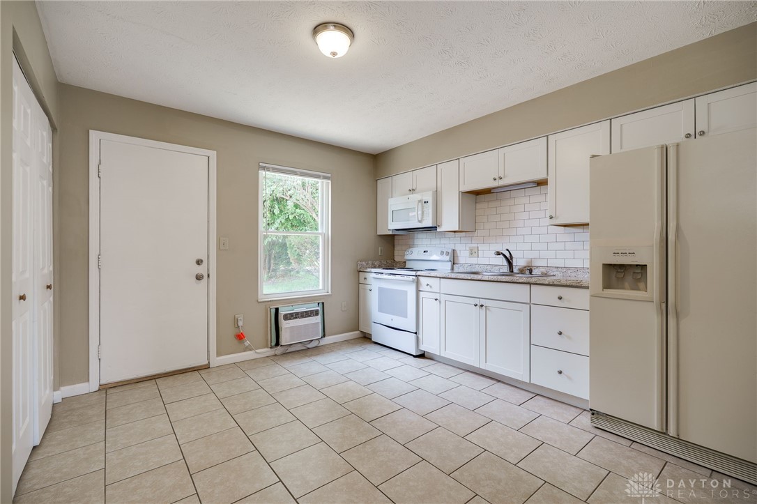 1855-1861 N Lakeman Drive