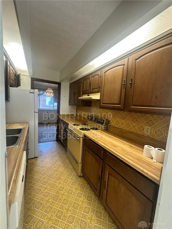 8760 Shadycreek Drive 8758