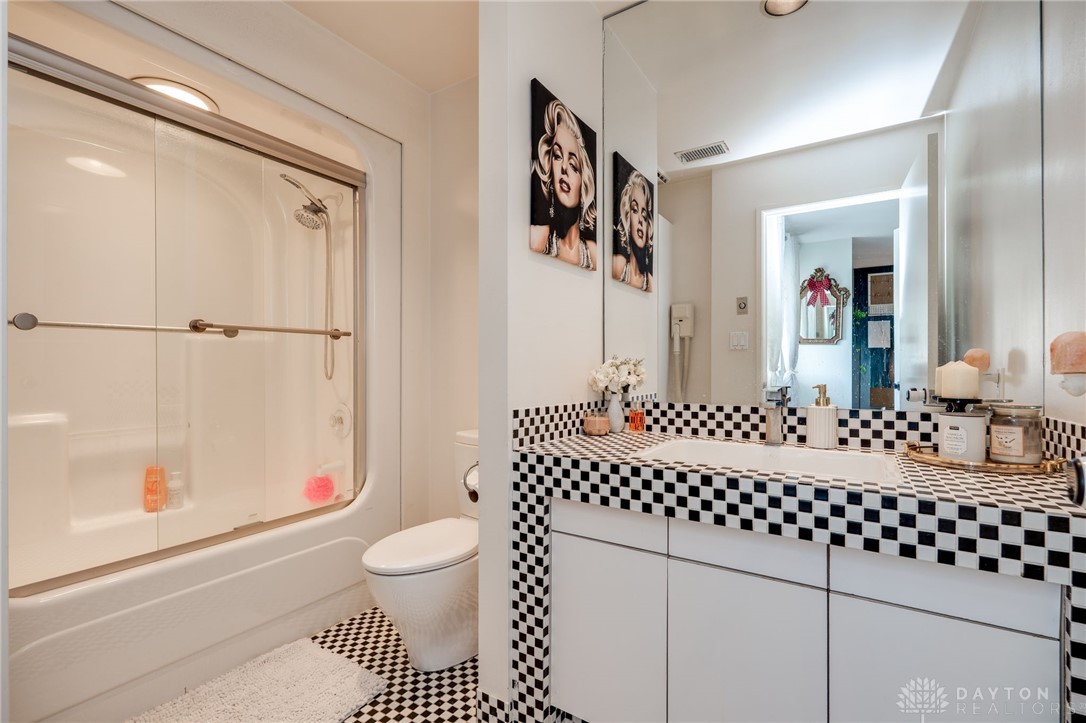 7077 Meeker Commons Lane