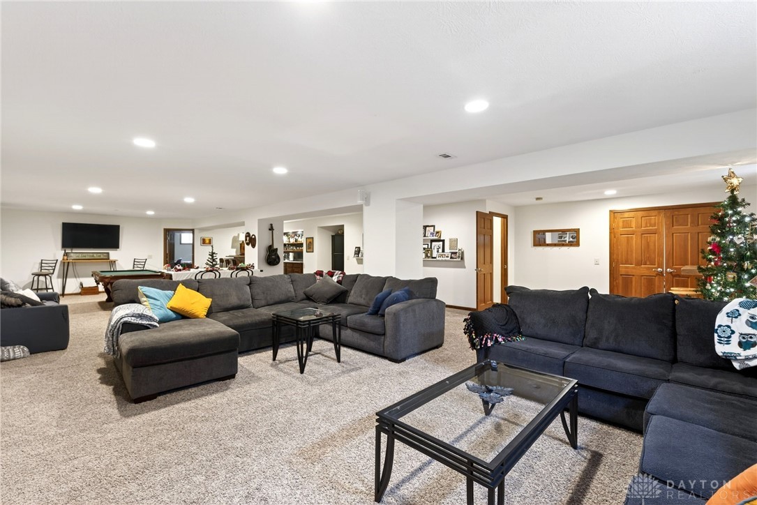 187 Hickory Pointe Drive