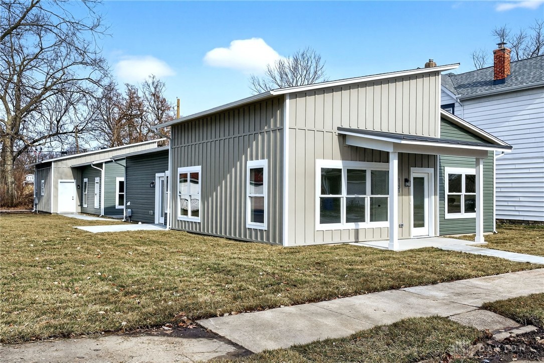 1131 W 2nd Street
