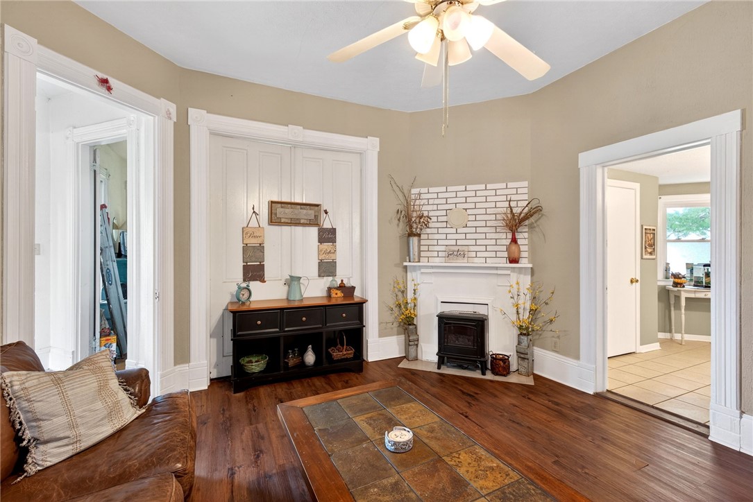 1707 Hussey Road