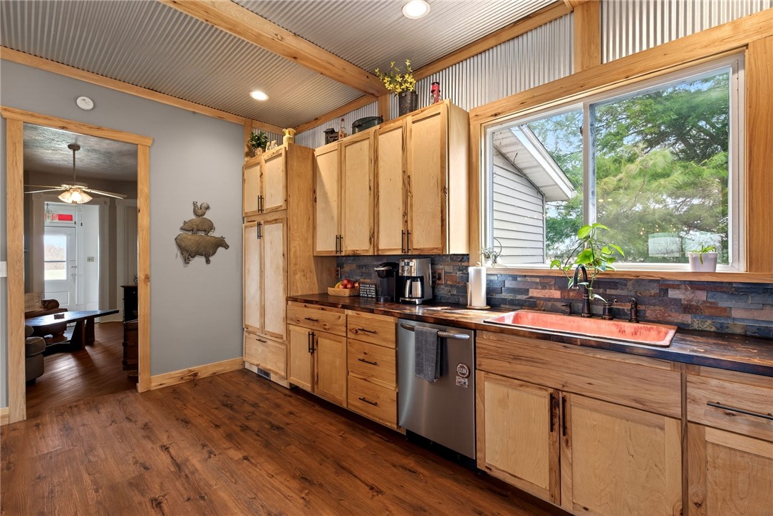 1707 Hussey Road
