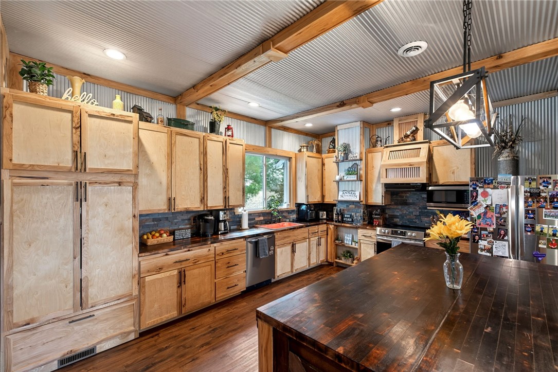 1707 Hussey Road