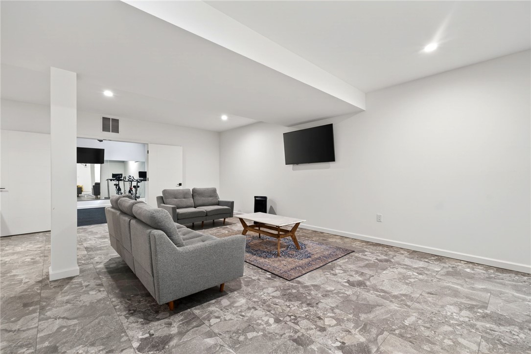 6582 Rosewood Lane