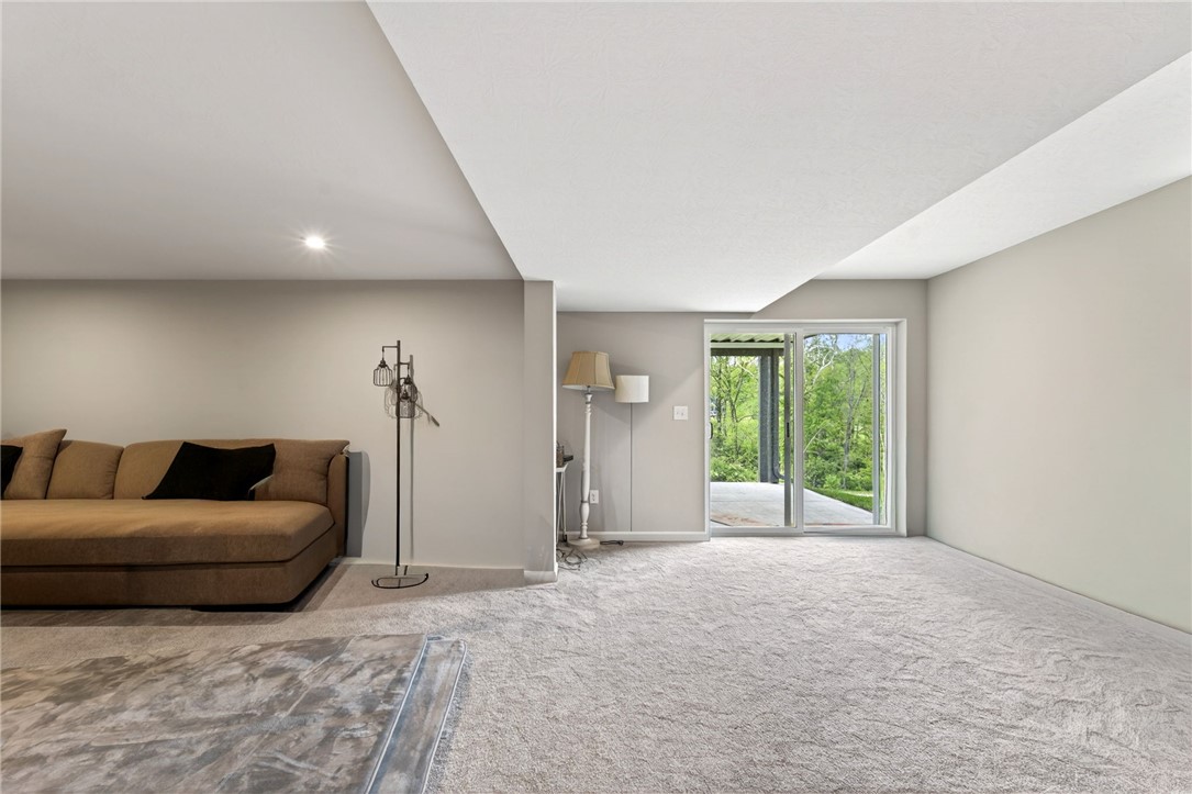 1593 Bur Oak Drive