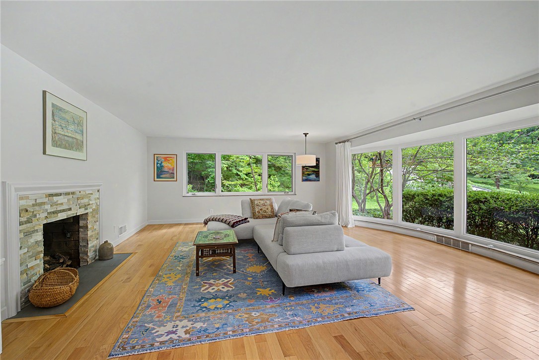 751 Laurelwood Road