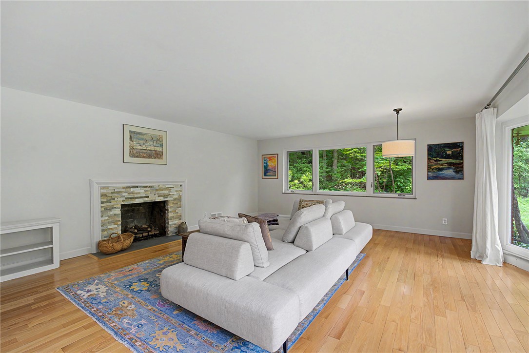 751 Laurelwood Road