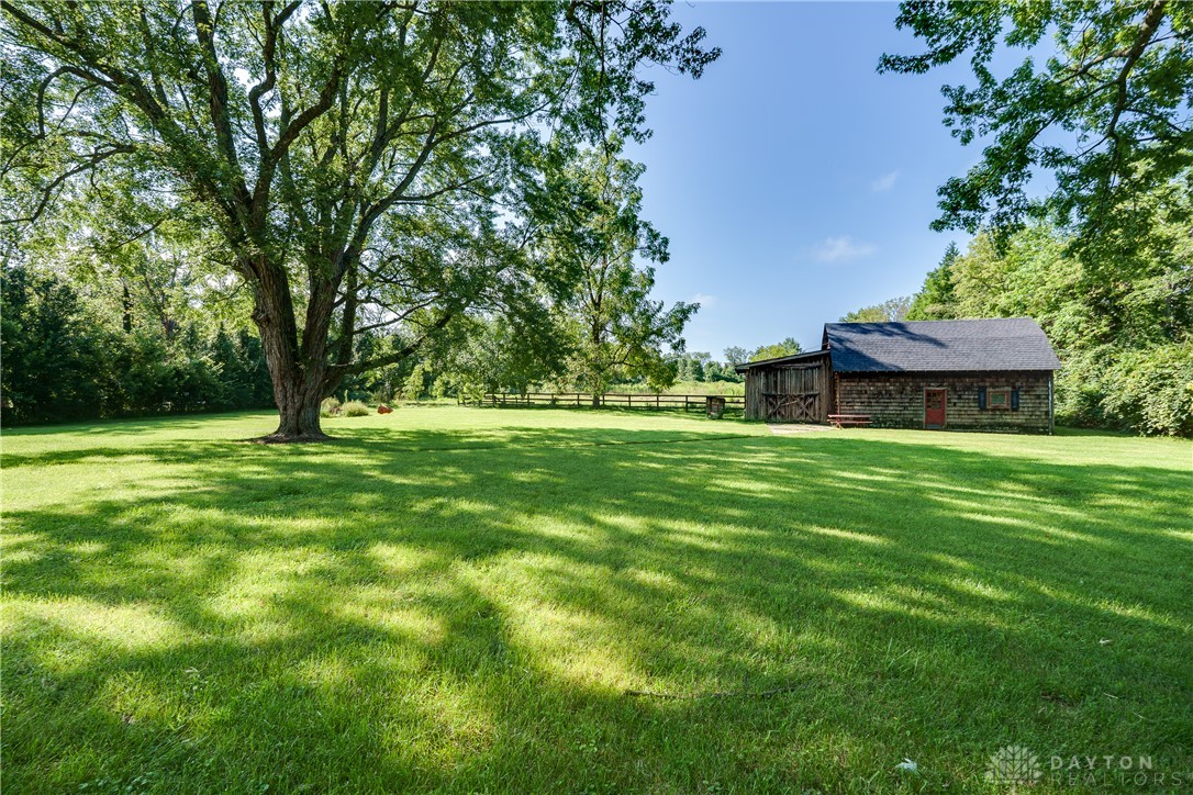 222 E Social Row Road