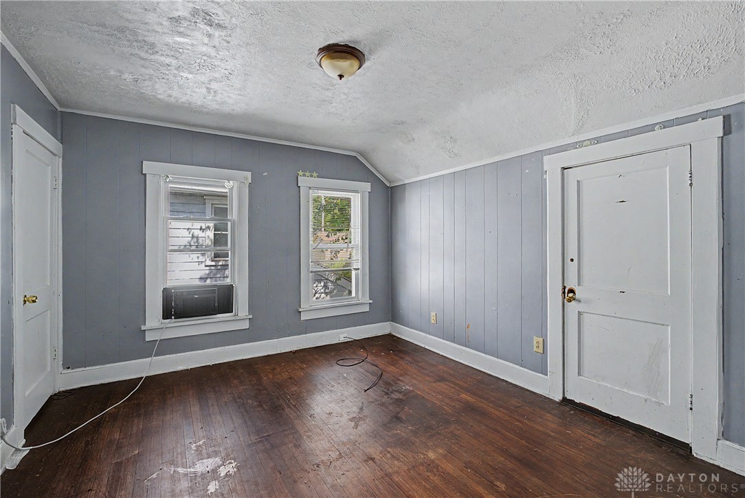 24 N Quentin Avenue
