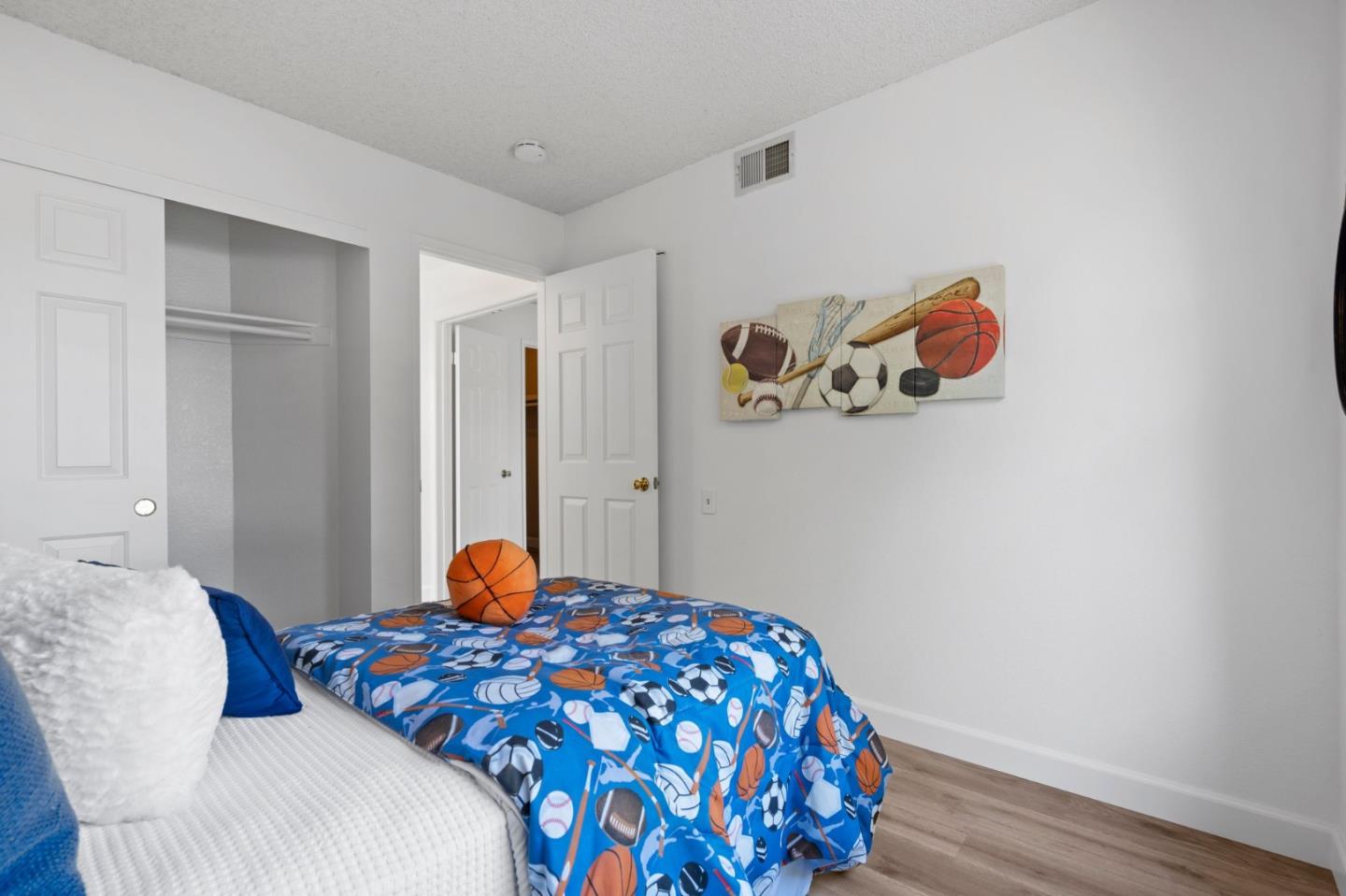 2890 Buena Crest Court