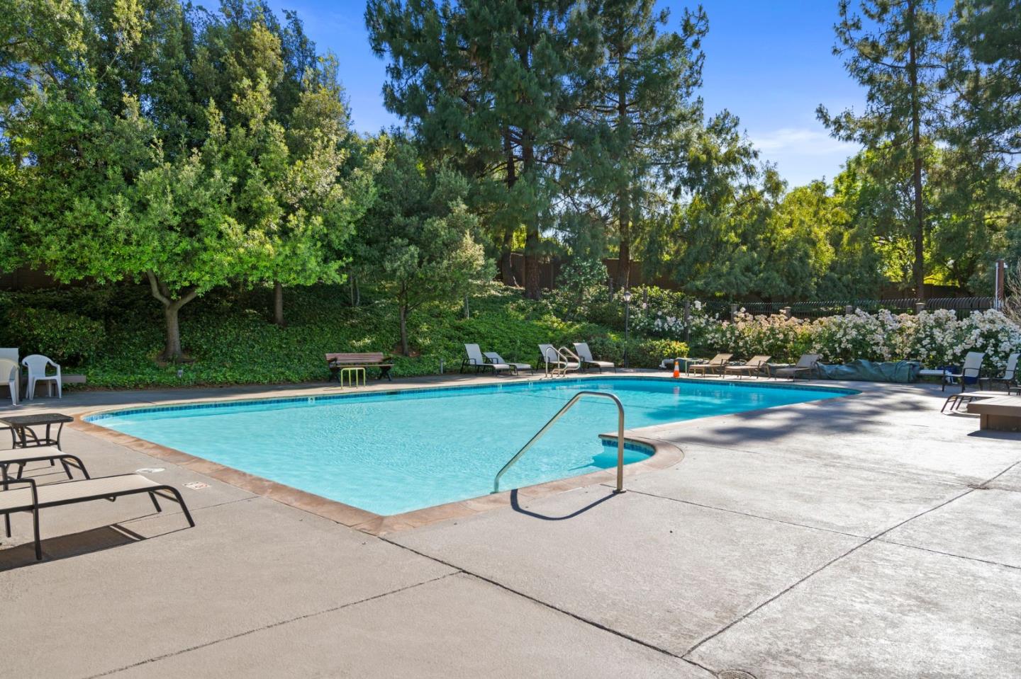 2890 Buena Crest Court